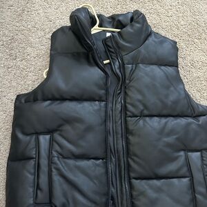 Hollister Women's Black Puffer Vest